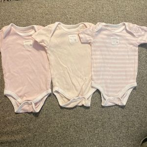 Set of 3 Burt’s Bees Onesies 🌸